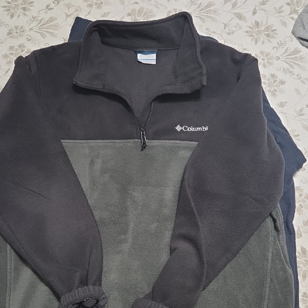 Columbia Black and Green Fleece Pullover